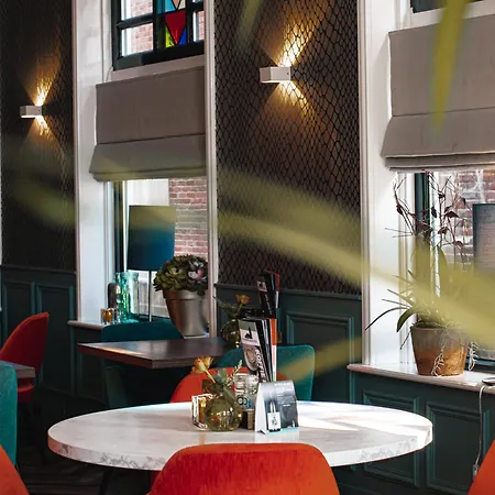 De Koppelpaarden فندق 4*